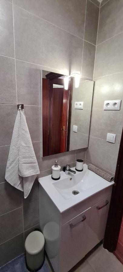 Habitaciones Camp Nou Apartment โอสปิตาเล็ต เดอ โยเบรกัต ภายนอก รูปภาพ